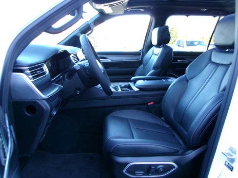 New 2026 Jeep Grand Wagoneer L Limited AWD/4WD image 14