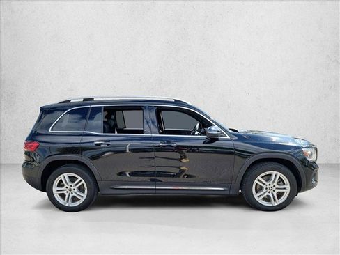 Used 2023 Mercedes-Benz GLB 250 4MATIC w/ Premium Package image 4