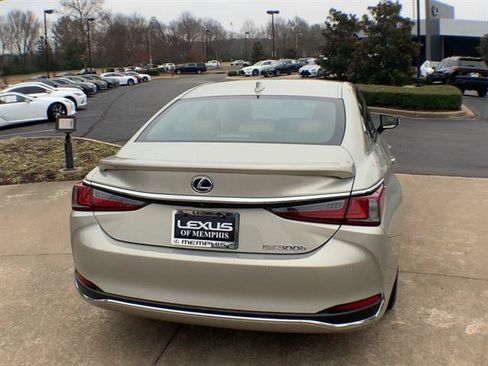 Certified 2022 Lexus ES 300h Ultra Luxury w/ Accessory Package 2 image 7
