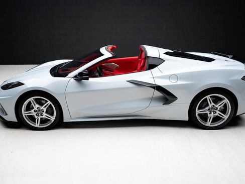 Used 2023 Chevrolet Corvette Stingray Premium Cpe w/ Z51 Performance Package RWD image 18