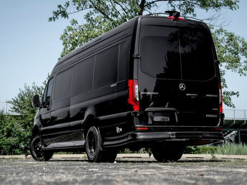 Used 2025 Mercedes-Benz Sprinter 3500 image 2