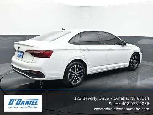 Used 2024 Volkswagen Jetta Sport FWD image 6