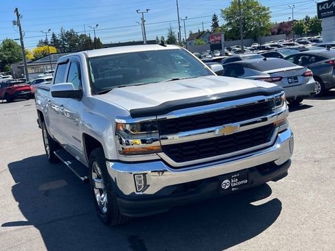 Used 2018 Chevrolet Silverado 1500 LT w/ LT Eassist Package AWD/4WD image 4