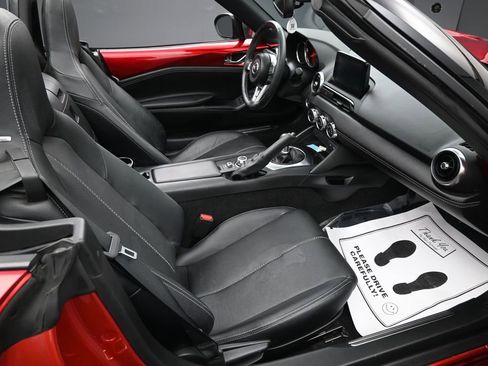 Used 2021 MAZDA MX-5 Miata Grand Touring RWD image 25