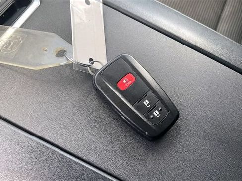 Used 2023 Toyota Highlander L FWD image 33