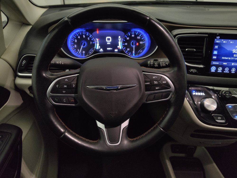 Used 2017 Chrysler Pacifica Touring-L Plus FWD image 22