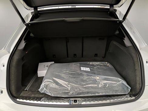 Used 2023 Bentley Bentayga Extended Wheelbase image 37