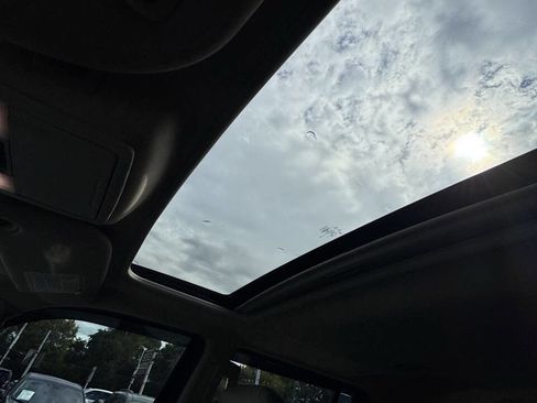 Used 2016 Lincoln Navigator Select image 24