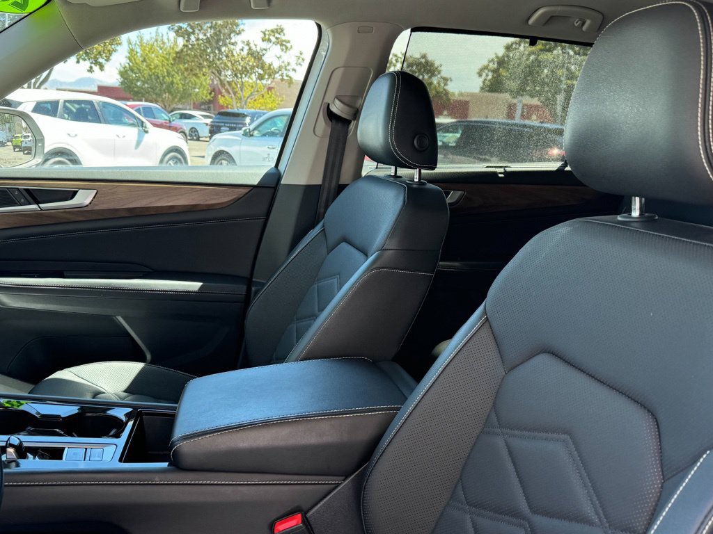 Used 2025 Volkswagen Atlas SE FWD image 14