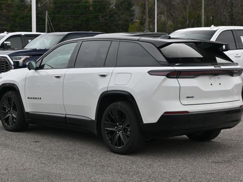 Used 2024 Jeep Wagoneer Launch Edition image 11