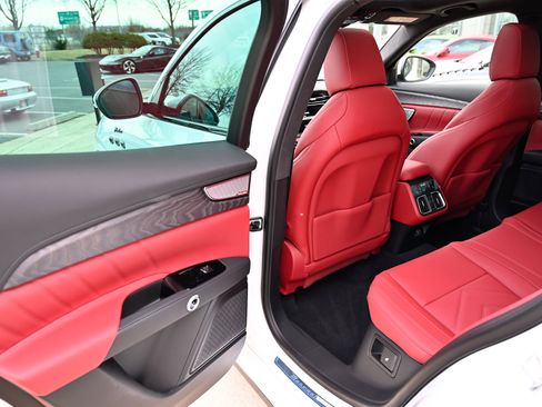 New 2026 Maserati Grecale Modena image 36