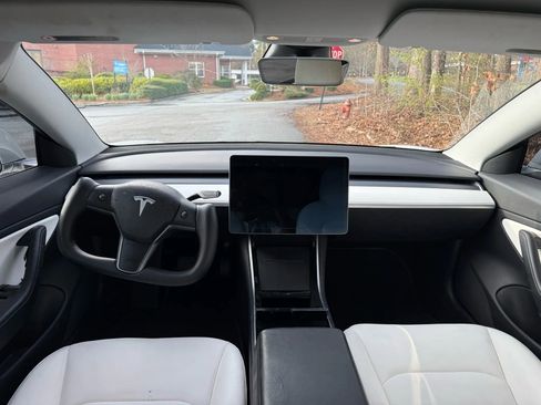 Used 2018 Tesla Model 3 Mid Range image 4
