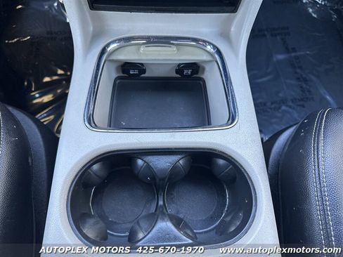 Used 2017 Dodge Grand Caravan SXT image 27