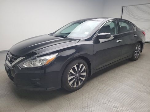Used 2017 Nissan Altima 2.5 SV image 2