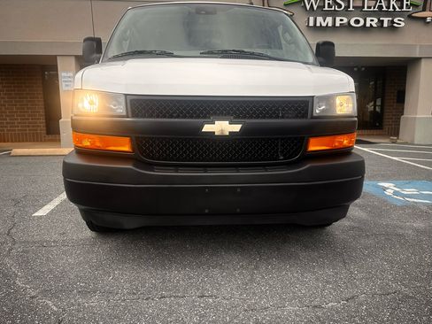 Used 2019 Chevrolet Express 2500 image 3