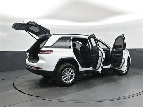 New 2025 Jeep Grand Cherokee Laredo image 45