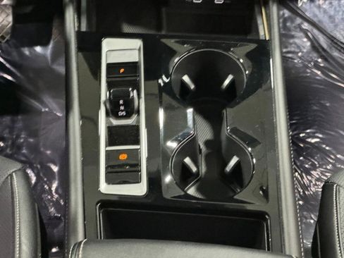 Used 2024 Volkswagen Atlas SE image 17