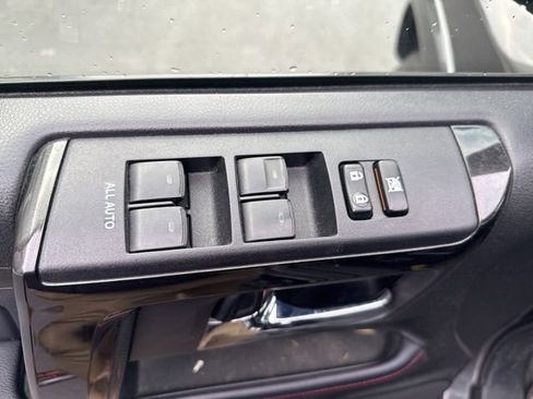 Used 2018 Toyota 4Runner TRD Off-Road Premium AWD/4WD image 16