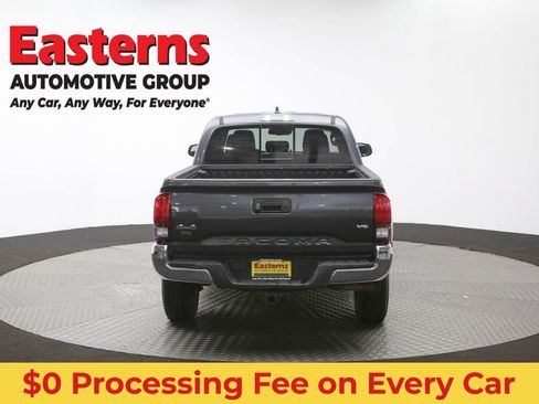 Used 2020 Toyota Tacoma SR5 AWD/4WD image 38