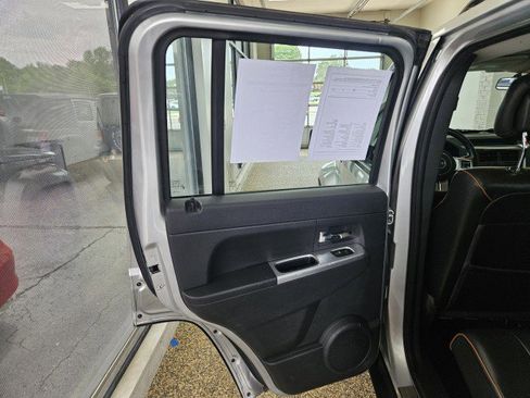 Used 2011 Jeep Liberty 70th Anniversary AWD/4WD image 17