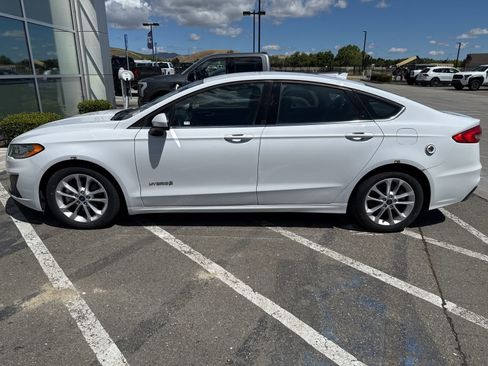 Used 2019 Ford Fusion SE FWD image 3