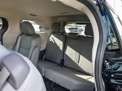 Used 2021 Toyota Sienna XLE w/ XLE Plus Package image 20