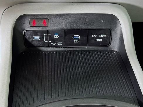 Certified 2025 Hyundai Kona SEL image 35