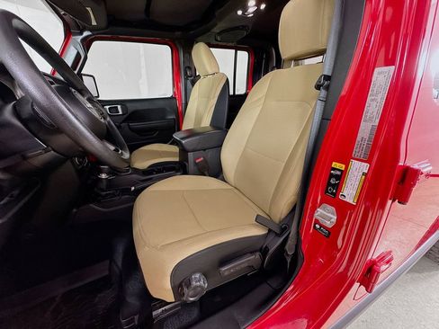 Certified 2022 Jeep Gladiator Sport AWD/4WD image 12