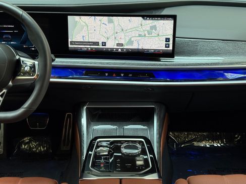 Used 2024 BMW i7 eDrive50 w/ M Sport Package RWD image 25