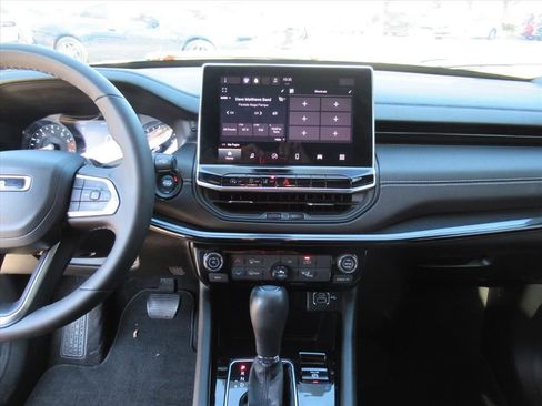 Certified 2024 Jeep Compass Latitude w/ Convenience Group image 19