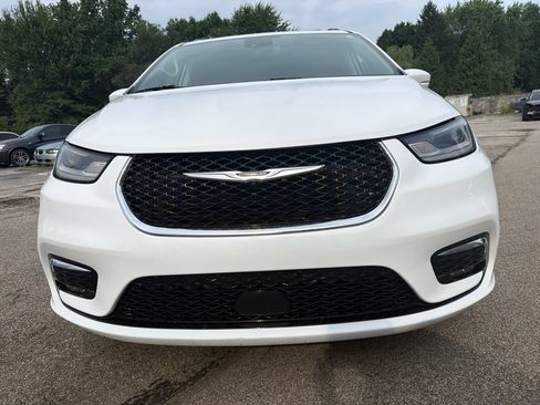 Used 2022 Chrysler Pacifica Touring-L FWD image 5