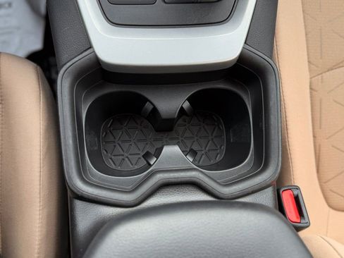 Used 2021 Toyota RAV4 XLE image 21