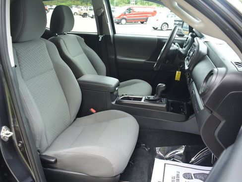 Used 2021 Toyota Tacoma SR AWD/4WD image 18