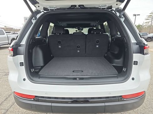 New 2025 Jeep Grand Cherokee Altitude AWD/4WD image 28