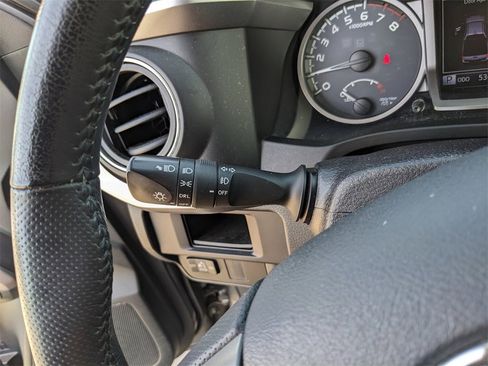 Used 2016 Toyota Tacoma SR5 image 31