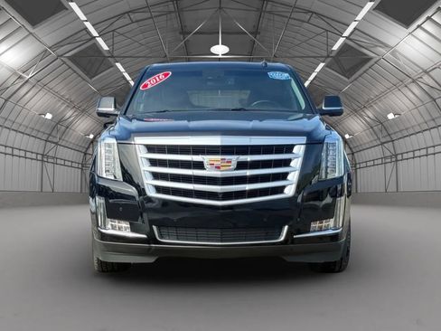 Used 2016 Cadillac Escalade Luxury image 2