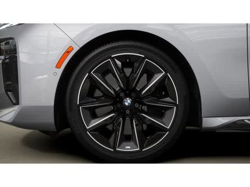 New 2025 BMW 740i w/ Executive Package image 7