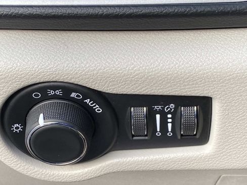 Used 2019 Chrysler Pacifica LX image 17