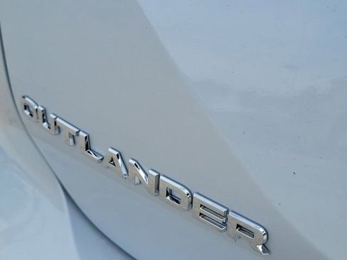 New 2026 Mitsubishi Outlander SE image 7