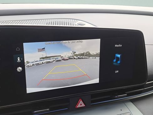 New 2025 Hyundai Elantra Limited image 22