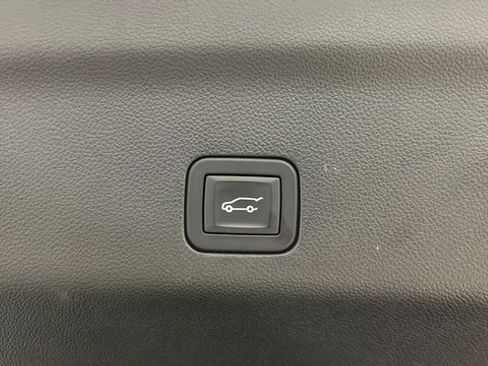 Used 2025 GMC Yukon XL Elevation w/ Elevation Premium Package AWD/4WD image 30