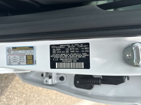 Used 2025 Hyundai Elantra Limited w/ Cargo Package FWD image 35