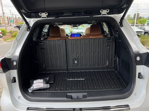 New 2026 Toyota Highlander Platinum AWD/4WD image 25