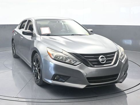 Used 2018 Nissan Altima 2.5 SR w/ SR Midnight Edition image 9