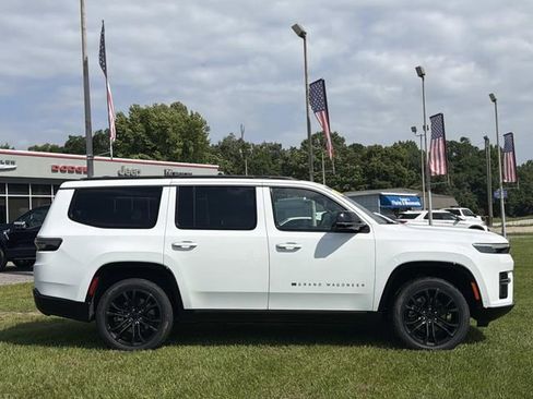 New 2026 Jeep Grand Wagoneer Summit AWD/4WD image 4