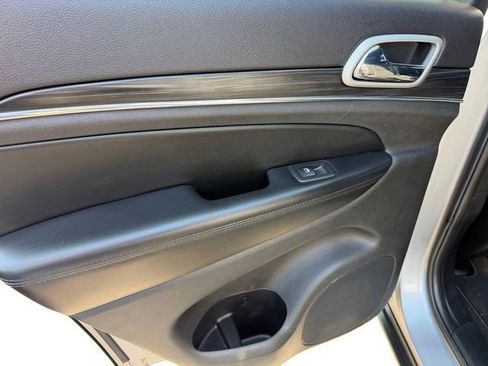Used 2020 Jeep Grand Cherokee Limited AWD/4WD image 12