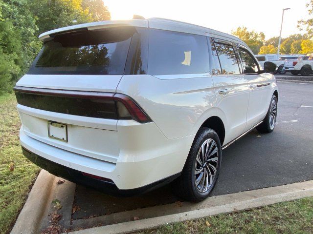 Certified 2025 Lincoln Navigator Black Label AWD/4WD image 32