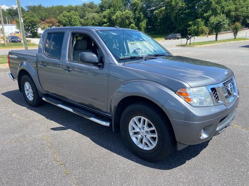 Used 2018 Nissan Frontier SV w/ Value Truck Package RWD image 3