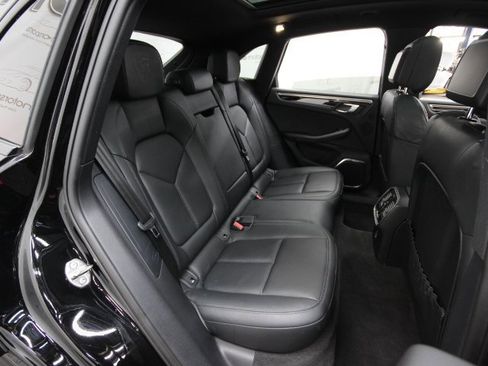 Used 2023 Porsche Macan image 13