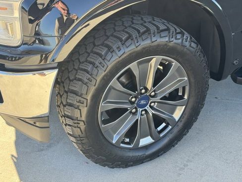 Used 2018 Ford F150 Lariat w/ Equipment Group 502A Luxury image 13